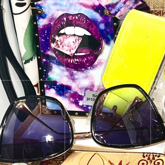 New- Black & Gold Oversized Cat Eye Sunglasses - Picture 1 of 7